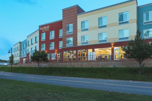 Upper Peninsula Hotel | Fairfield Inn & Suites Marquette