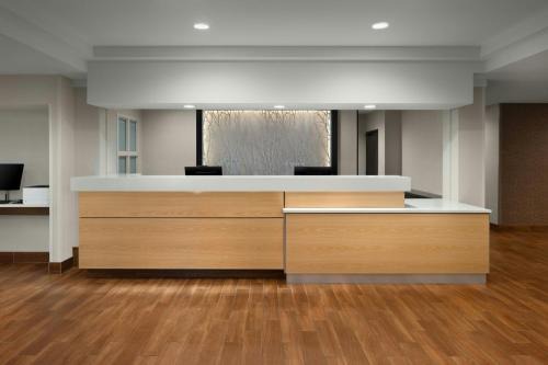 Lake Forest Hotel | Fairfield Inn & Suites Portland South/Lake Oswego