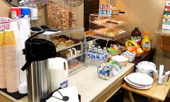 Monroe Hotel | Fairground Inn