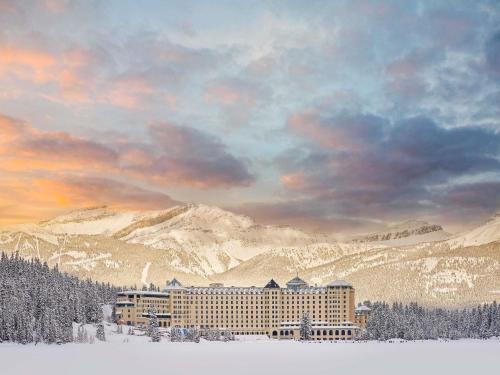 Lake Louise Resort | Fairmont Château Lake Louise