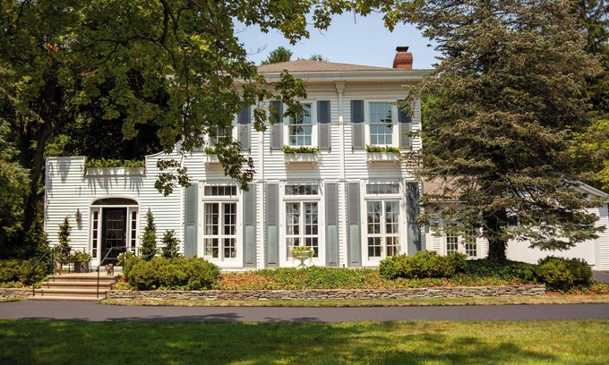 Saugatuck House | Fairview - an Expansive Retreat