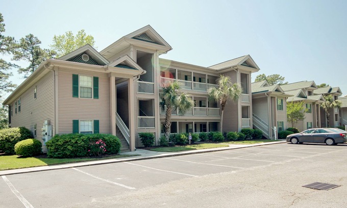 Pawleys Island Condo | Fairway-front condo with pool, hot tub, tennis, on-site golf, & private balcony