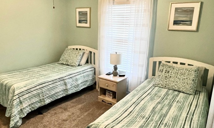 Central Myrtle Beach Apartment | Fairway to the Beach
