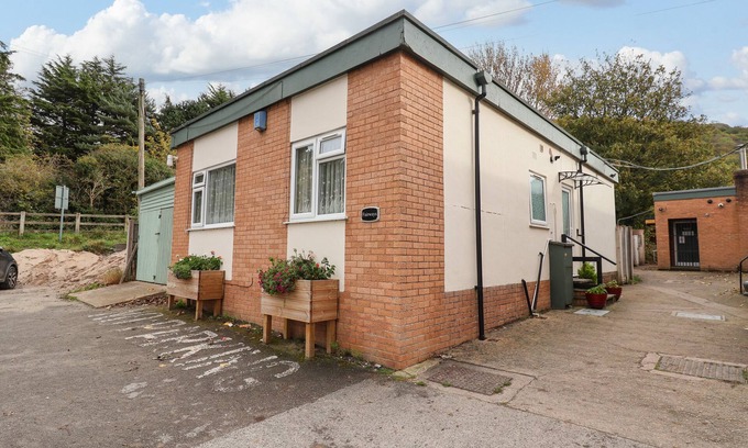 Meliden House | FAIRWAYS, pet friendly, with a garden in Prestatyn