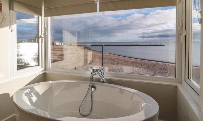 Newbiggin-by-the-Sea House | Fairwinds