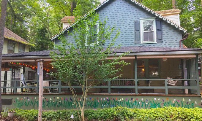 Mount Gretna Cottage | Fairytale Cottage + On-Site PARKING, Close to Hershey!