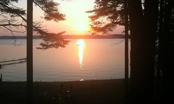 Ludington House | Falconhurst: Cottage on lake near town and dunes!