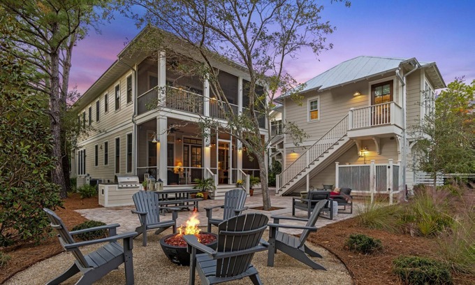 Watercolor House | Fall Availability! Watercolor Home with Gourmet Kitchen, Low-Speed Vehicle, Gas Grill and Bikes!