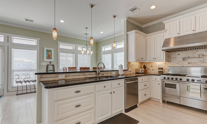 Port Bolivar House | Fall Beach Vibes- Ocean views, walk to beach, Tiki Bar