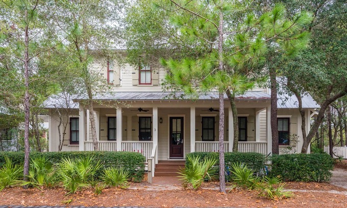 Cottage District House | Fall Dates Available! 143 Dandelion Dr - Cottage District! Across from tennis courts! Gas Grill!