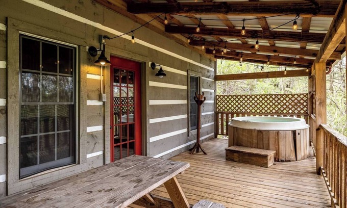 Townsend Cabin | Fall Foliage! King Bed! Arcade! Hot Tub!