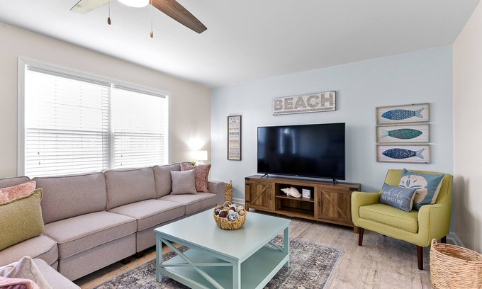 Milton House | Fall for the beach - Cozy, Calm & Cute!