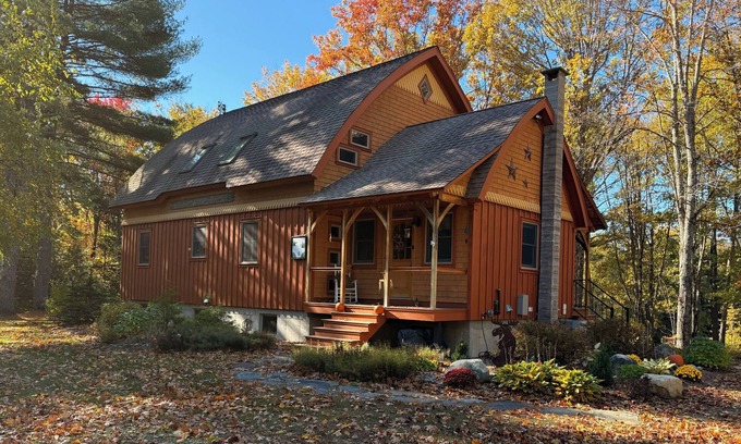 Brownfield House | Fall in love with foliage & hiking near No. Conway & Saco River, Fairs & Shops