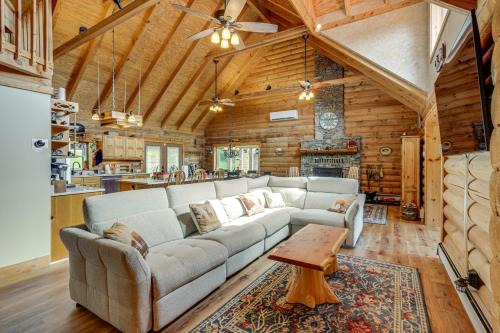 Crellin House | Fall Leaves, Jacuzzi and Games Maryland Mtn Retreat