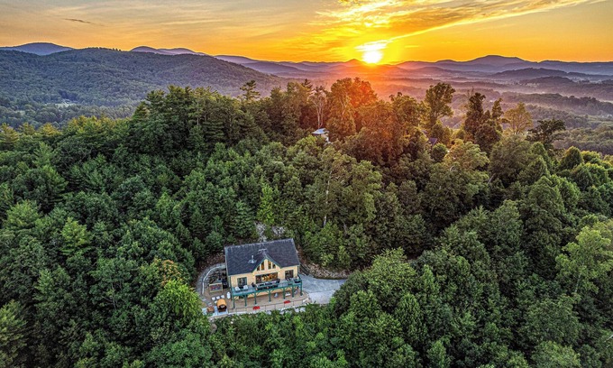 Hendersonville Cabin | Fall @ Love Mtn-Views, Hot Tub, Sauna, Games, Sleeps 15