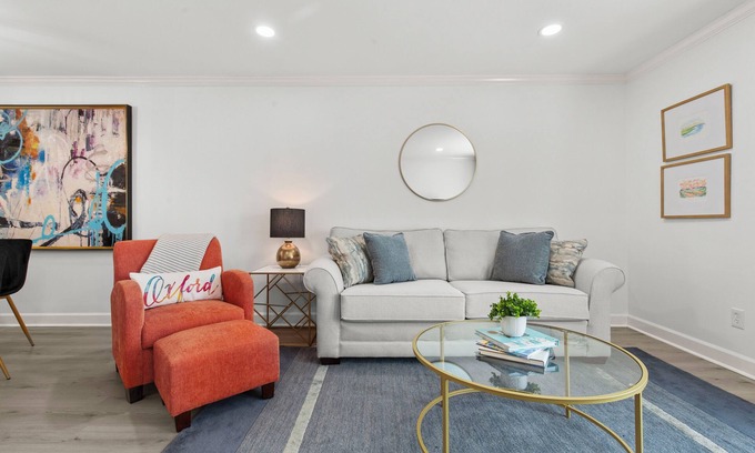 Oxford Condo | Fall means Football and Parent Weekends! Book Now!