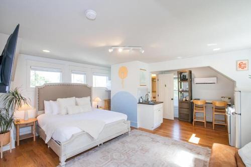 Lockeland Springs House | Fall Sale The Nest in East Nash Studio