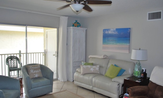 New Smyrna Beach Condo | FALL SpEciAL $90 nt* Beautiful 5 stars, $100. OCEANFRNT COMPLX, WIFI washer/dry