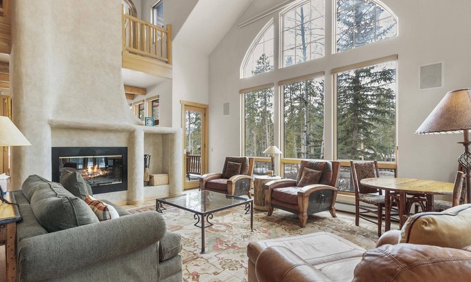 The Highlands House | Fall Stays Available! 5 Bedroom Luxury Mountain Home with Private Hot Tub and Pool Table!