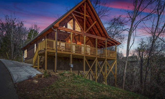 Sevierville Cabin | Fall Vacay Specials with September Dates Smoky Mtn Retreat: Game Room/Hot Tub