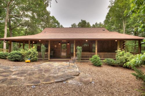 Blue Ridge House | Falling Leaf - Mountain Views, Hot Tub, Game Room, Pet Friendly - Blue Ridge, GA