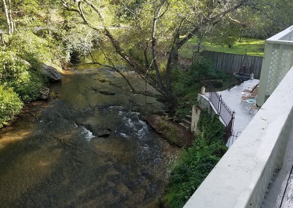 Otto House | "Falling Water" Tranquil Setting!