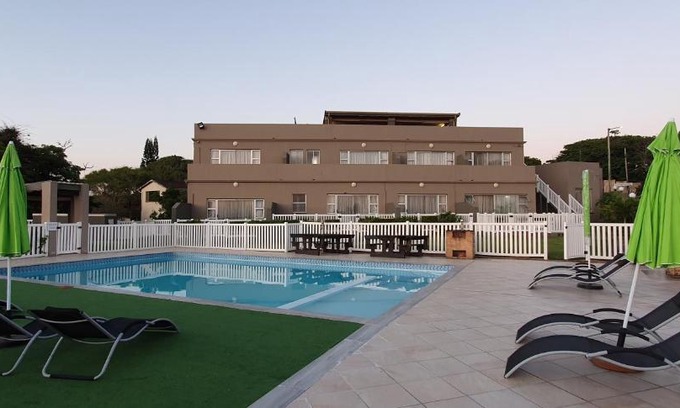 Uvongo Bed & Breakfast | Falling Waters Guest House
