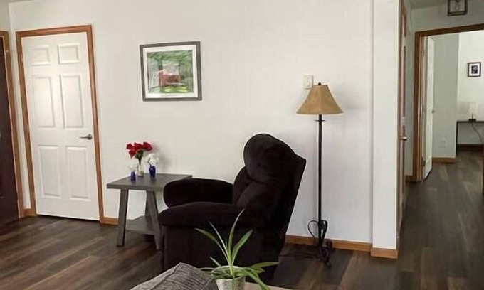 Benton House | Falls Edge Farm Cottage