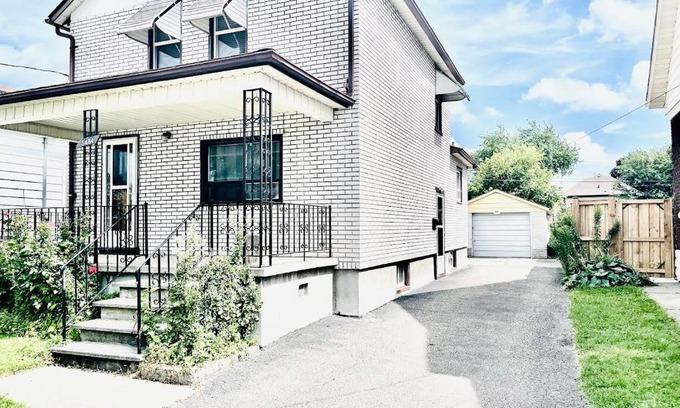 Niagara Falls House | Falls House Downtown Niagara Falls Canada
