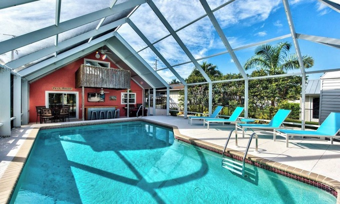 East Naples House | Fam friendly beach house w/poolside tiki bar, huge TV. Stroll to dining & bars!