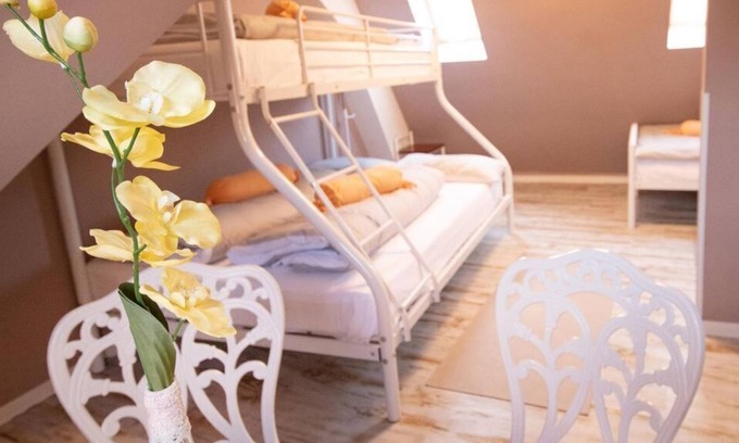 Neustadt an der Weinstrasse House | Family room small - Historia Hotel