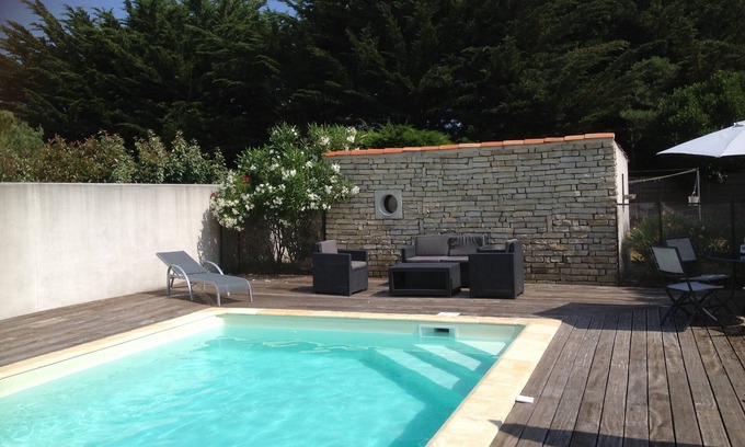 Saint-Clement-des-Baleines Villa | Family home with swimming pool and large enclosed garden - sleeps 8