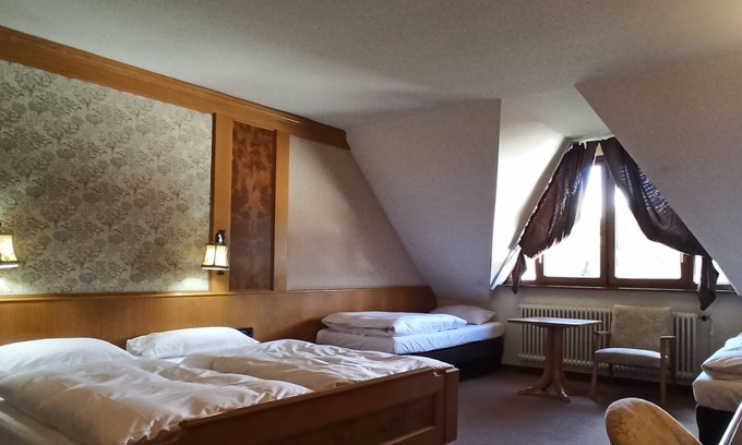 Donaueschingen Apartment | Familienzimmer Classic, Retro Ohne Balkon, 1 Doppelbett+2 Einzelbette