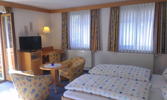 Obersimonswald Apartment | Familienzimmer mit Dusche und WC