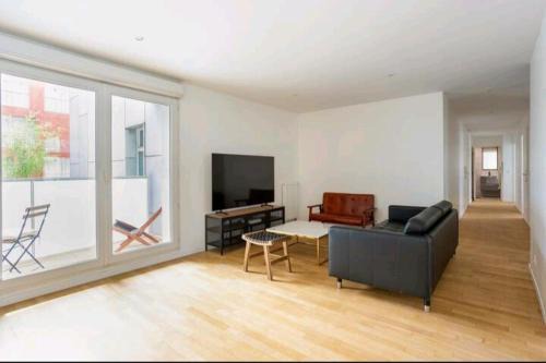 Aubervilliers Apartment | Familly-ParisStadeFrance/balcony & 2Parkings/85m2
