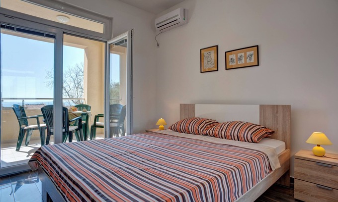 Petrovac Apartment | Family and couple-friendly apartment in Petrovac with the view