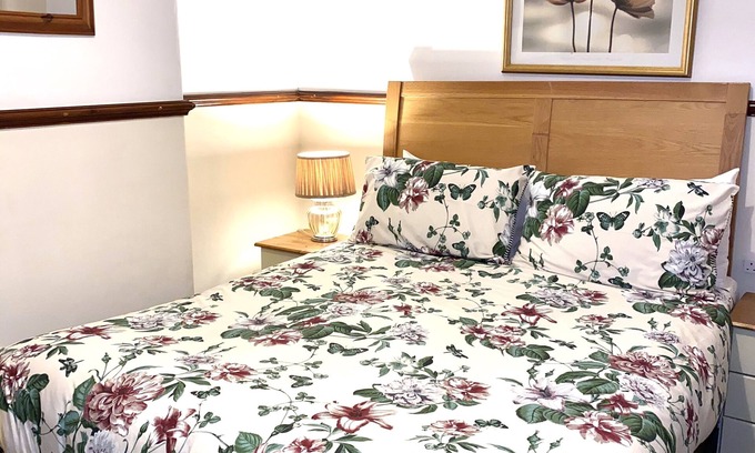 Weston-super-Mare Apartment | Family Apartment with private bathroom