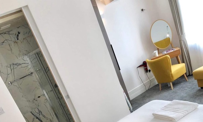 Bishopsgate Apartment | Family Apartment Street View at Widegate Residential