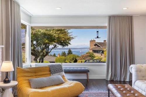 Fauntleroy House | Family Beachside Driftwood House 3BR Yard & Parking