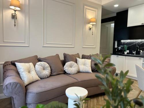 Kielce Apartment | Family & Business Sauna Apartments Plac Wolności CENTRUM Downtow, - Piękny Apartament - 5 Bedroom with Private Sauna, Bath with Hydromassage, Parking, Catering Options