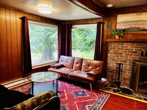 Ashford Apartment | Family Cabin at Rainier Lodge -0.4 m from entrance