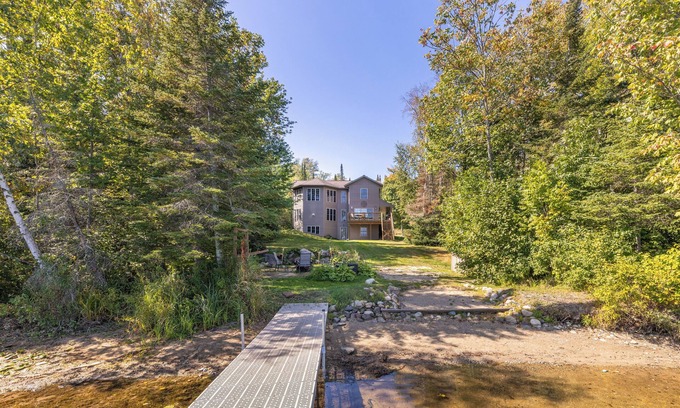 Greenway House | Family Cabin near Mt. Itasca & Trails: Kayaks & firewood Included