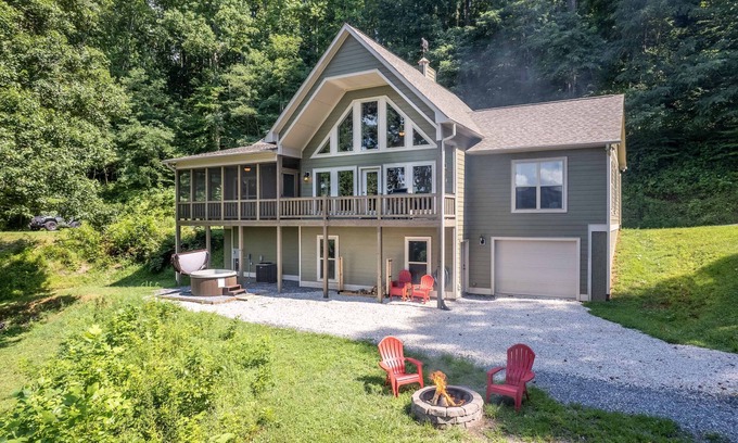 Whittier House | Family cabin with hot tub, mountain views, game room, near National Park!