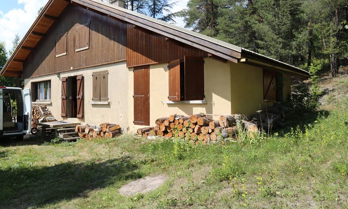 La Salle-les-Alpes Ski Chalet | Family chalet for 8, good value for money