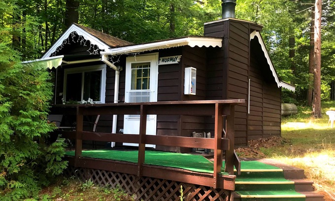 Wilmington Ski Chalet | Family Chalet with fireplace under Pine trees