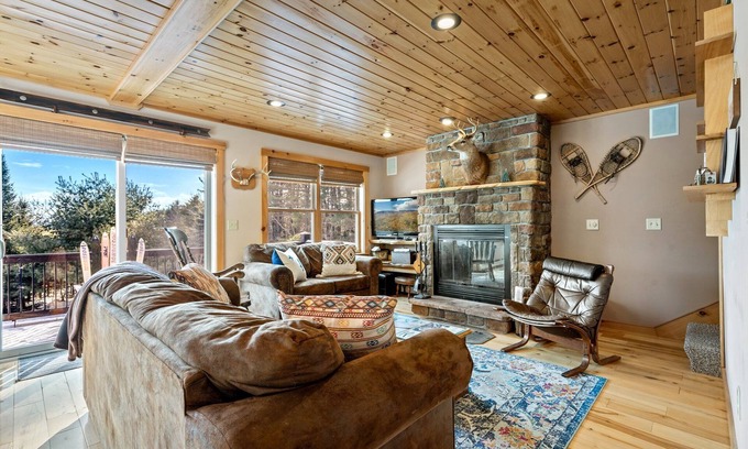 Bethel House | Family Chaley w/Views & HotTub- Dogs Ok! Slps13