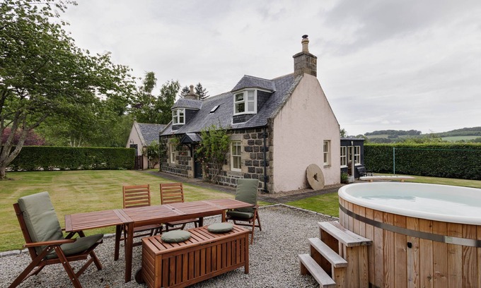 Huntly Cottage | Family Cottage with Hot Tub on Mayen Estate, Banffshire