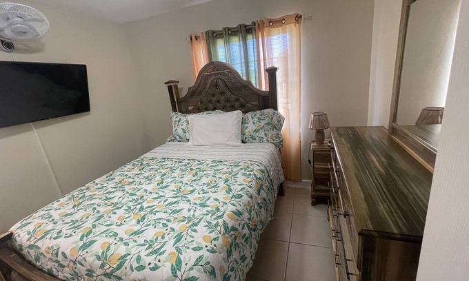 Boscobel Apartment | Family cozy apt. 5min to Rio Nuevo Village beach, rafting & horseback riding.