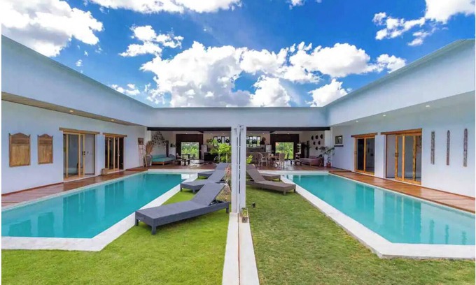 Tanjungbenoa Villa | ❤ Family Dream!Walk to Semyniak Beach, 7Br/2 pools