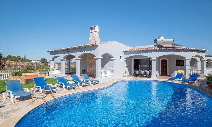 Lagoa e Carvoeiro Villa | Family - Friendly and confortable villa-Feel at Home in Carvoeiro Village